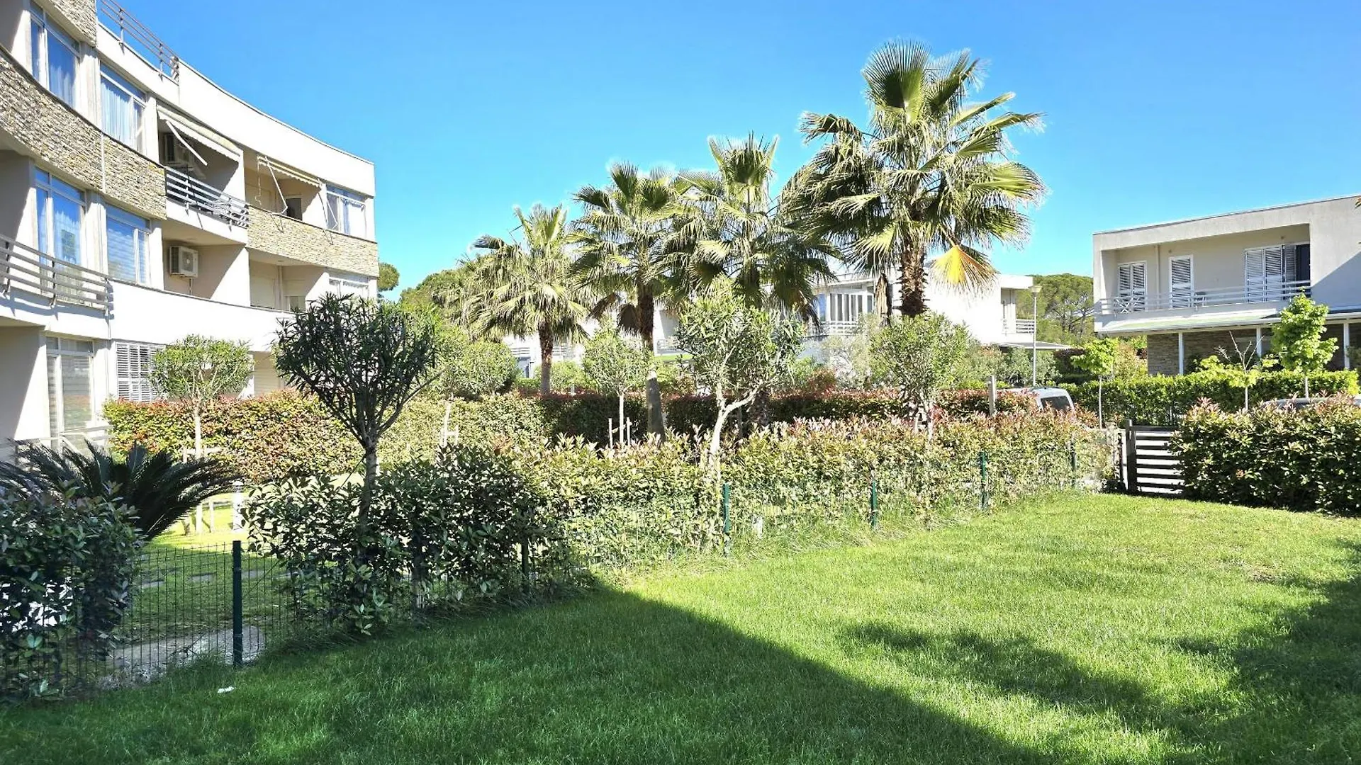 Sunny Beach Apartments - 180 Durres 0*,